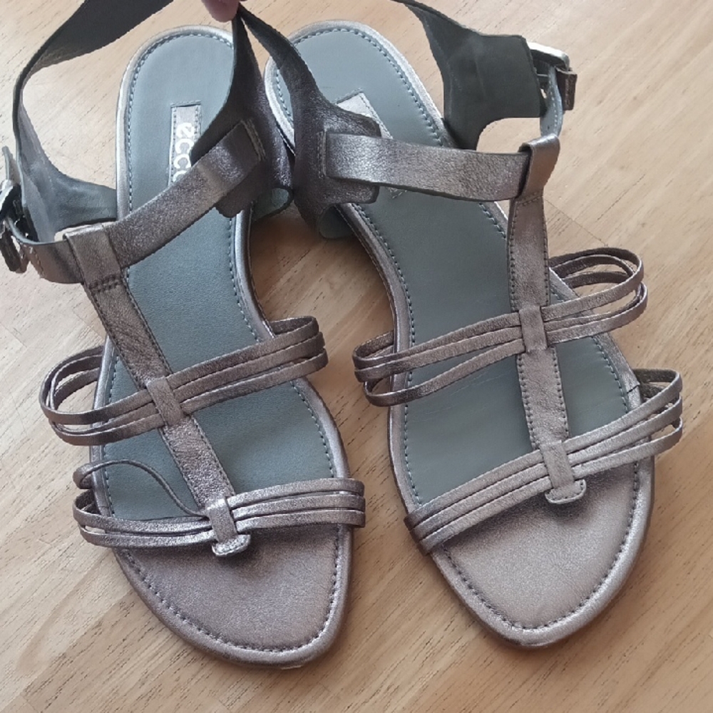 Ecco Women's Shimmering Taupe Strappy Sandals Size 40